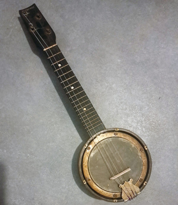 BRITISH MADE Ukulele-banjoline 1900